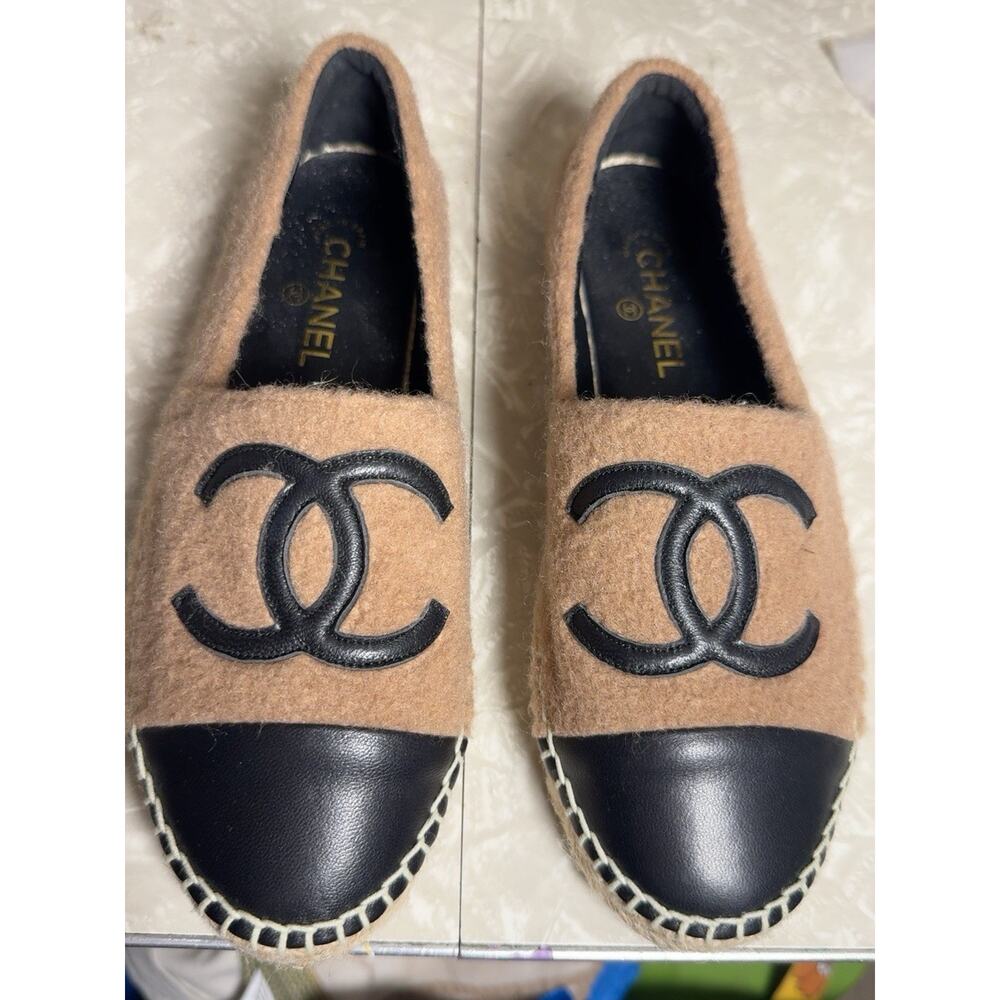CHANEL Beige/Black Felt CC Logo leather Cap Toe Espadrille Flats Slip On US 8 - Picture 2 of 11